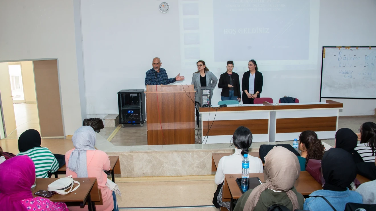 Selçuk Üniversitesi Sağlık Hizmetleri MYO öğrencilerine Hastane Uygulama ve Sağlık Hizmetlerine Uyum Eğitimleri verildi